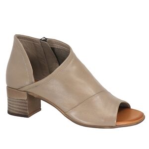Elegant Tan Leather Peep-Toe Block Heel Shoes